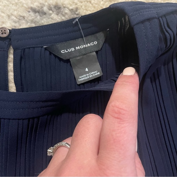 CLUB Monaco Navy Viga Pleated Tie-Shoulder Romper size 4 - Picture 8 of 13